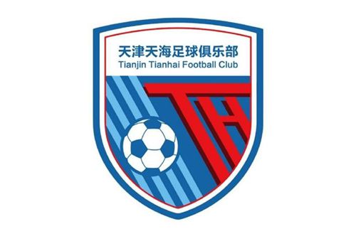55岁，拥有“冻龄美貌”的大魔王一袭深V连体高定亮相，肩披西服更是气场拉满。