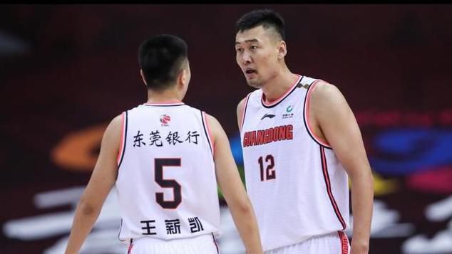 此外，市场上还出现了“新媒体风口”模式，以《Chiikawa》（吉伊卡哇）为代表。